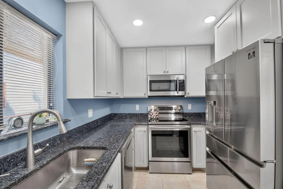 Kitchen at 12524 SHORELINE Drive 404, Wellington