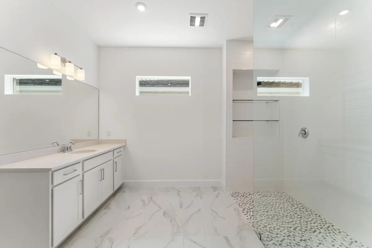 US_SEF_NOBLE_LOT 280_OWNERS BATH at 14555 SW Sarilla Boulevard, Port St. Lucie