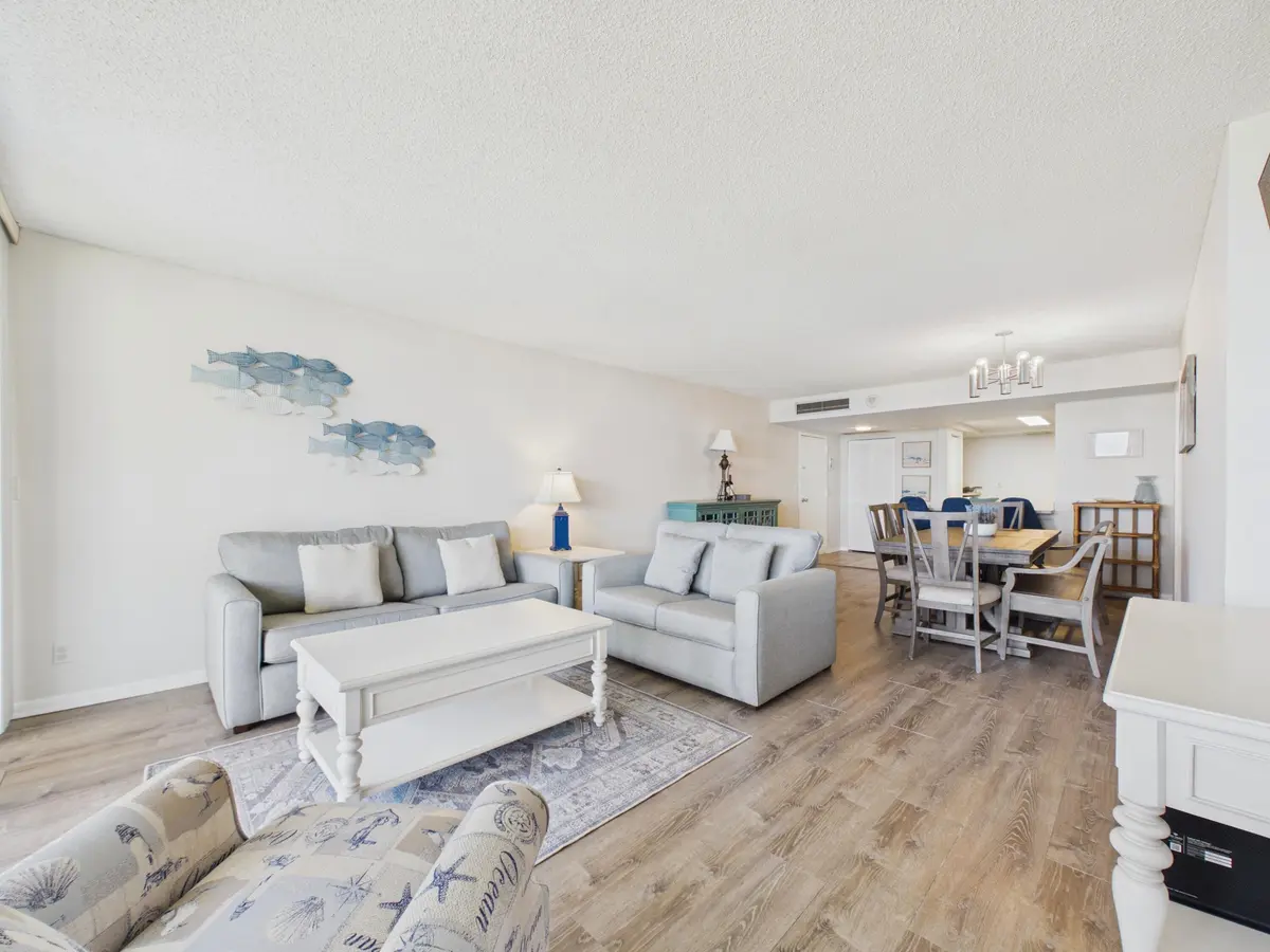 LIVING DINING at 2400 PRESIDENTIAL Way 704, West Palm Beach