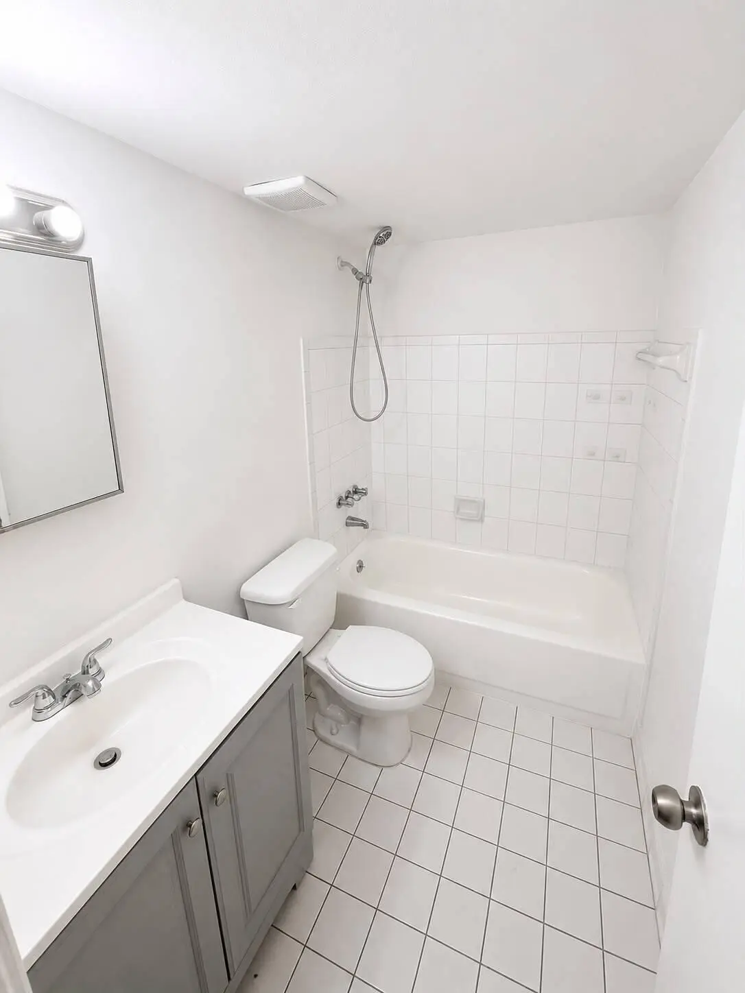 Professional Listing photos (Bathroom) at 271 NW 177TH Street 106, Miami Gardens