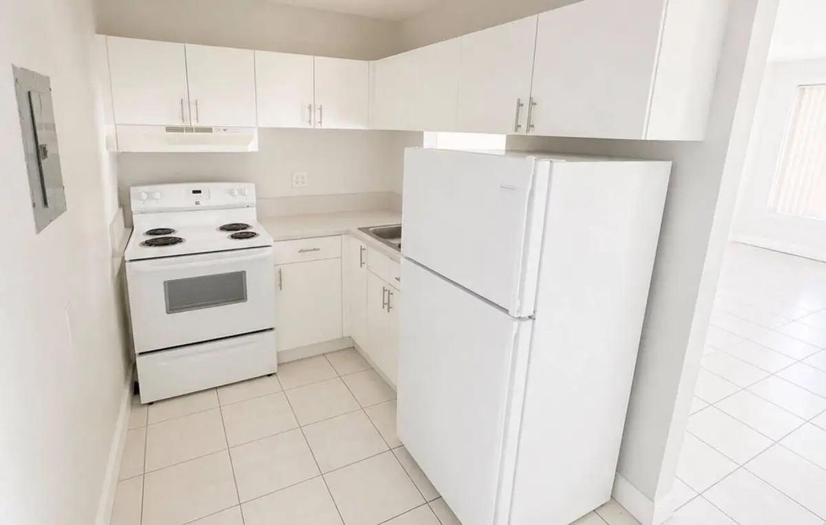 Professional Listing photos (Kitchen) at 271 NW 177TH Street 106, Miami Gardens