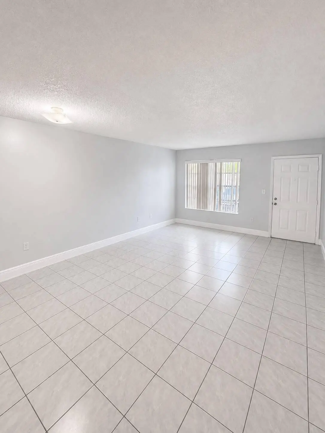 Professional Listing photos (Living Spac at 271 NW 177TH Street 106, Miami Gardens