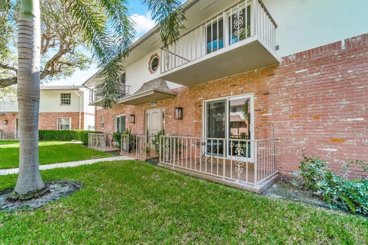 Courtyard View at 2037 S Seacrest Boulevard B, Boynton Beach