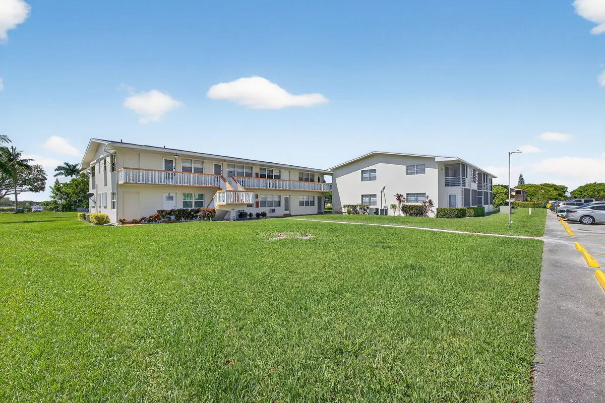 Front of Structure at 43 Easthampton B, West Palm Beach