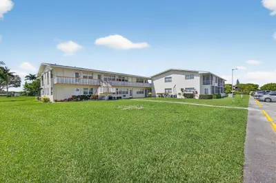 43 Easthampton B, West Palm Beach – Condominium for sale