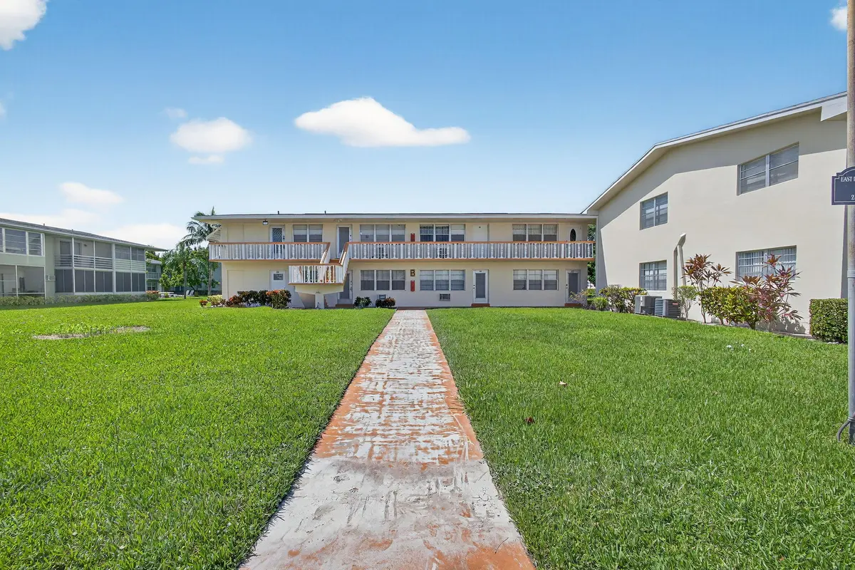 Front of Structure at 43 Easthampton B, West Palm Beach