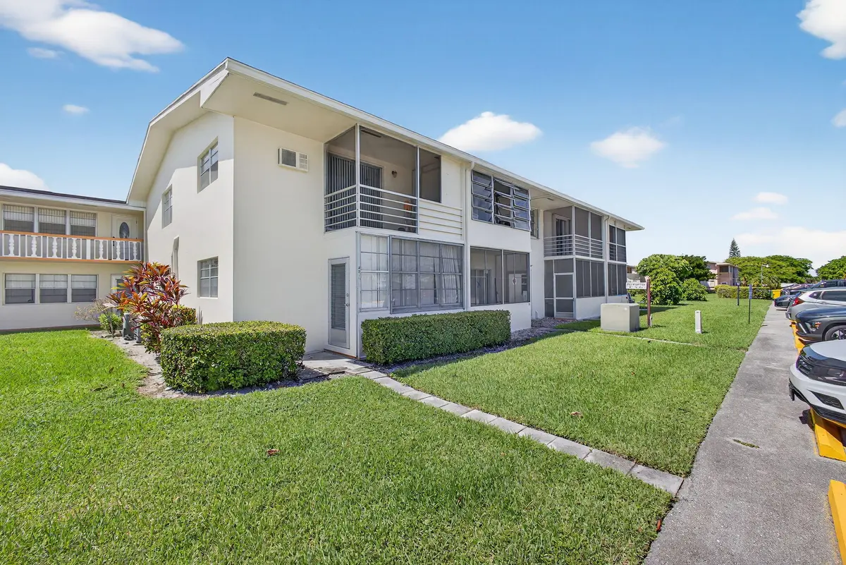 Front of Structure at 43 Easthampton B, West Palm Beach