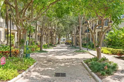 2617 NE 14th Avenue 109, Wilton Manors – Townhouse for sale