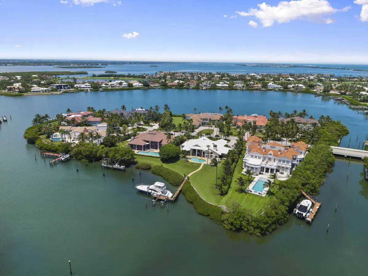 Im home at 6854 SE Isle Way, Stuart