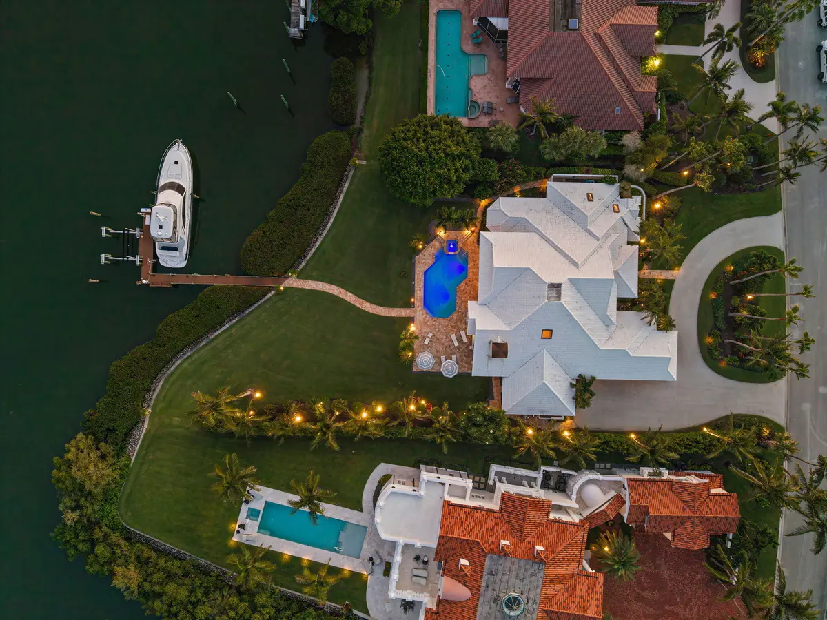 overhead at 6854 SE Isle Way, Stuart