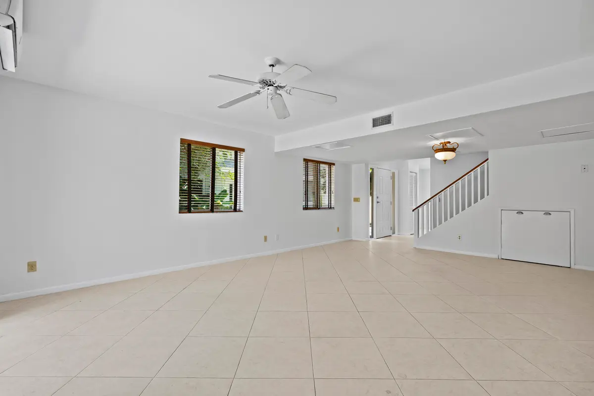 05_beyc6a8872869edfd at 6151 Riverwalk Lane Unit 8, Jupiter