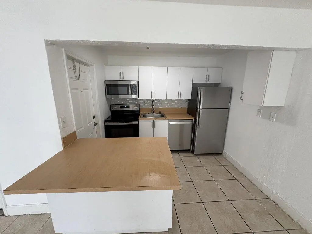 42532_01_image-194592_08.23.2026 at 4271 NW 5TH Street 128, Plantation