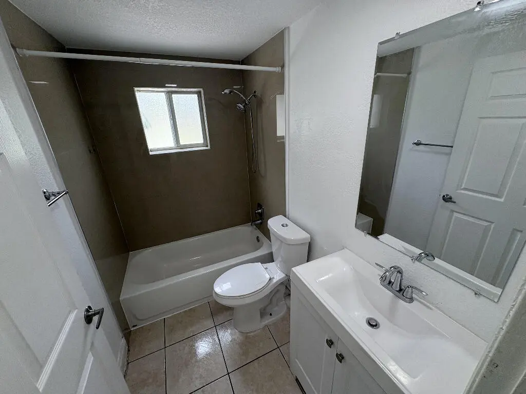 42532_02_image-194593_08.23.2026 at 4271 NW 5TH Street 128, Plantation