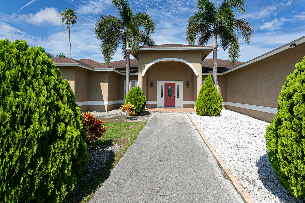 casa-18 at 173 S Greenstar Avenue, Pahokee