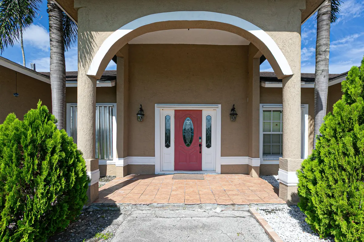 casa-19 at 173 S Greenstar Avenue, Pahokee