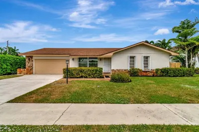 577 SW 24th Avenue, Boynton Beach – Single Family Residence for sale