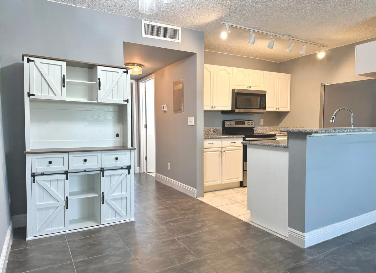 Dinning Room / Kitchen at 1625 Meadows Circle, Boynton Beach