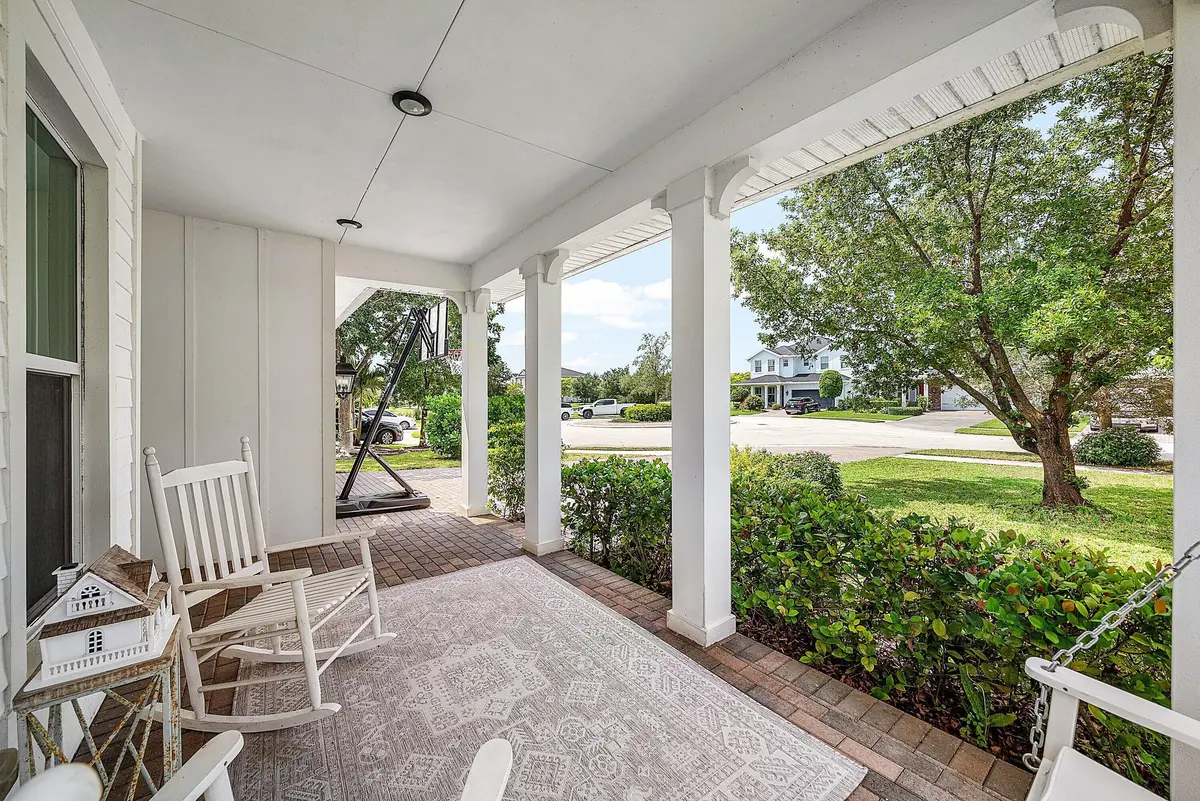 Front Porch at 924 DEER HAVEN Drive, The Acreage