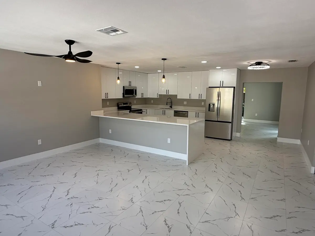 kitchen river point at 507 SW N Riverpoint Drive, Stuart