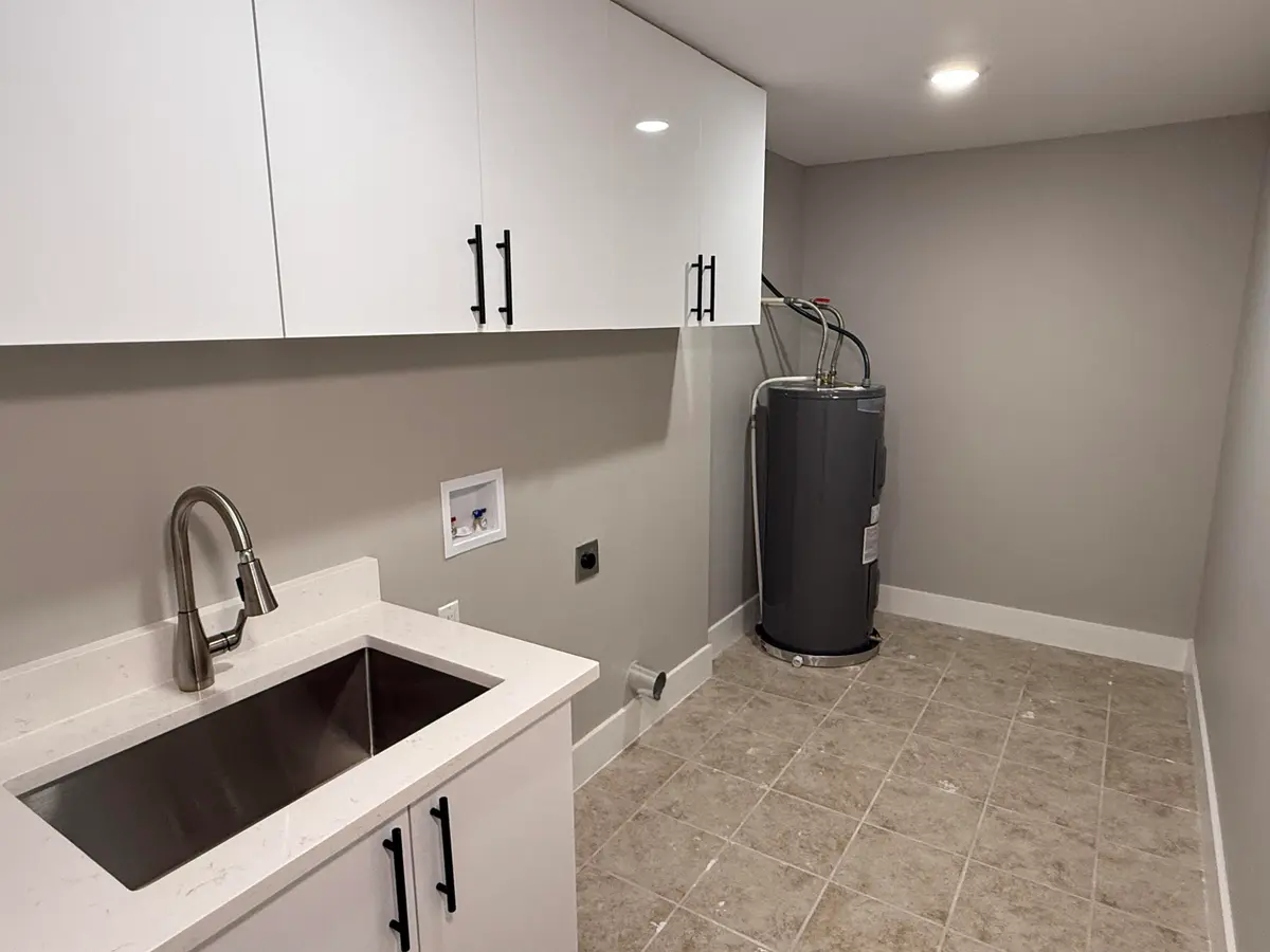 lundry riverpoint at 507 SW N Riverpoint Drive, Stuart