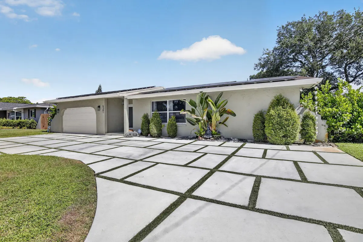2-web-or-mls-_A7A7944 at 5301 SW 8TH Court, Plantation
