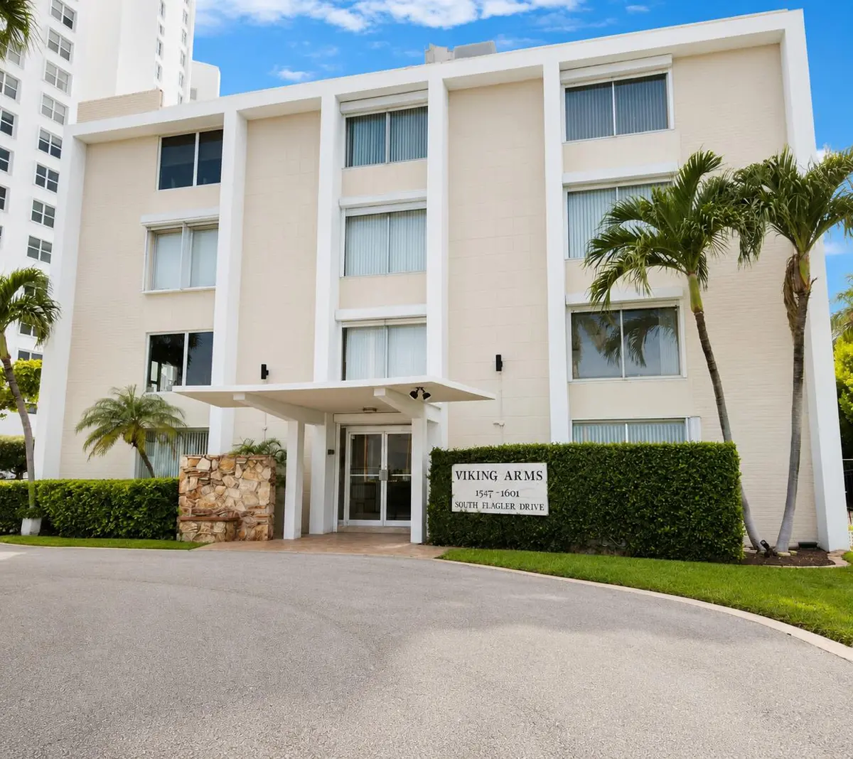 Front at 1527 S Flagler Drive 203F, West Palm Beach