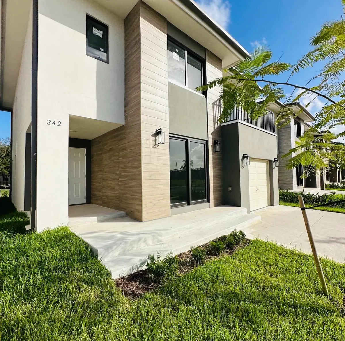 FONT VIEW at 242 NW 11TH Court, Florida City