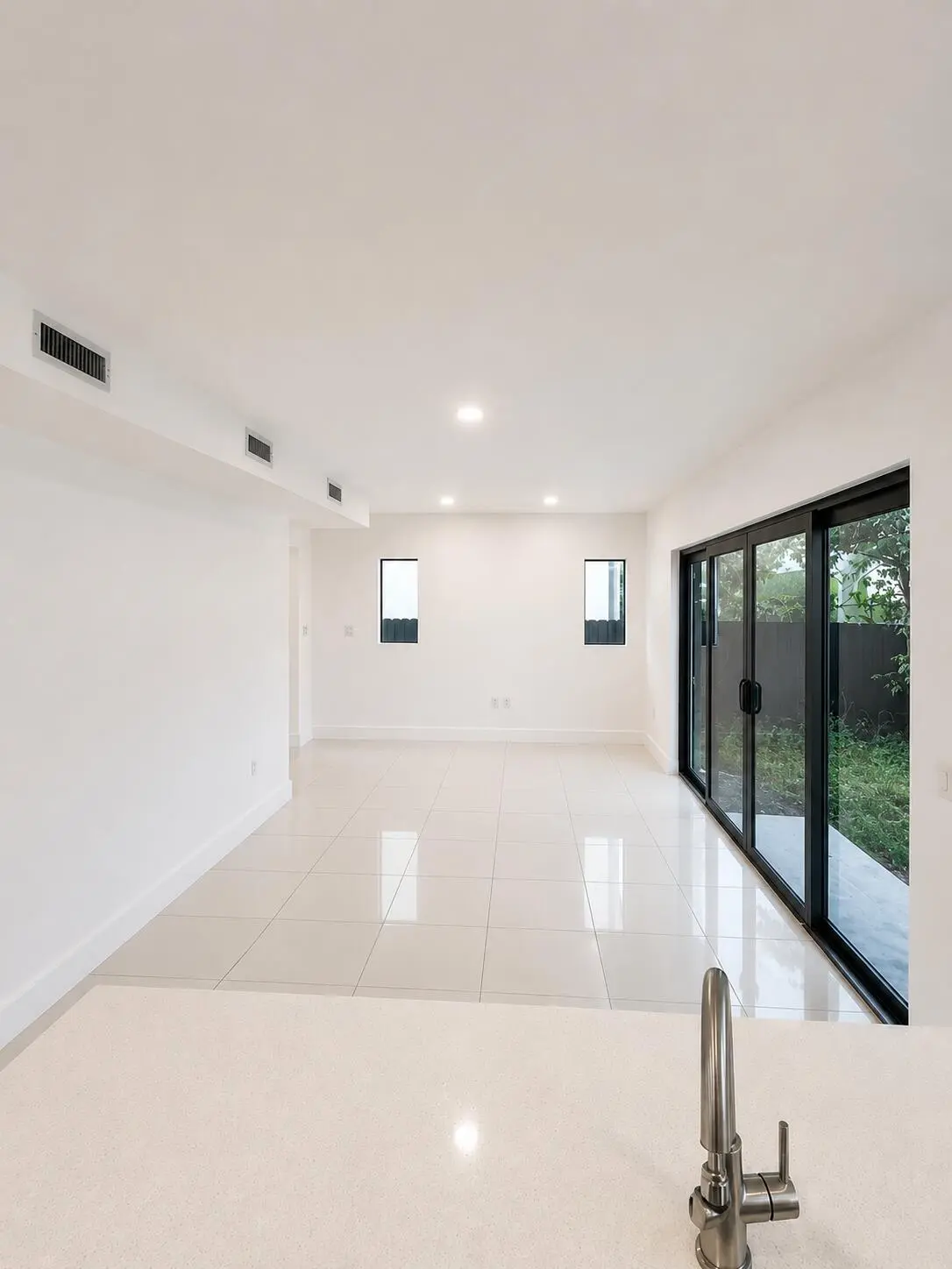 LIVING ROOM WITHOUT FURNITURE at 242 NW 11TH Court, Florida City