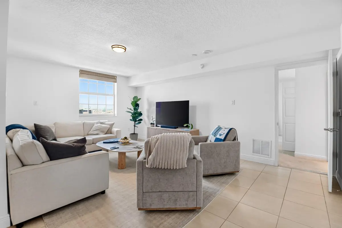 6-web-or-mls-DSC_5687 at 610 Clematis Street 700, West Palm Beach