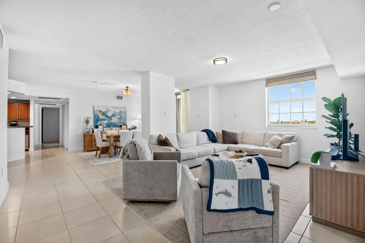 7-web-or-mls-DSC_5692 at 610 Clematis Street 700, West Palm Beach