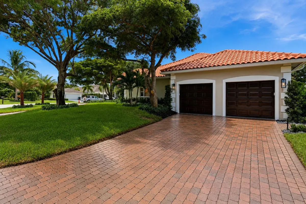 driveway at 950 Greensward Lane, Delray Beach