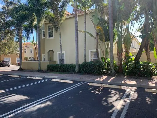 Guest parking behind toen home at 101 LAKE MONTEREY Circle 101, Boynton Beach