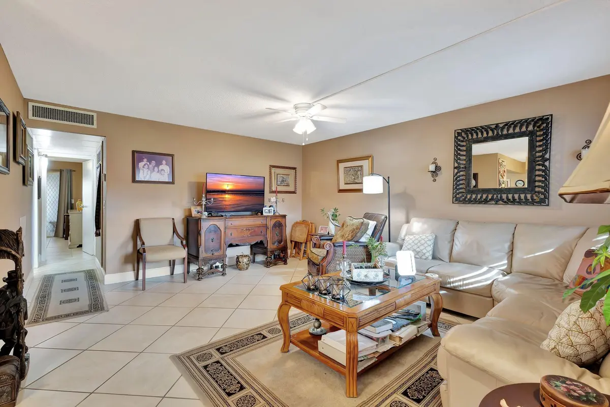 Living space at 637 Monaco Court, Delray Beach