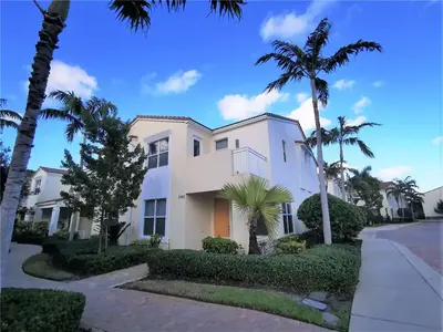 5011 NW 15TH Terrace, Boca Raton – Townhouse for rent