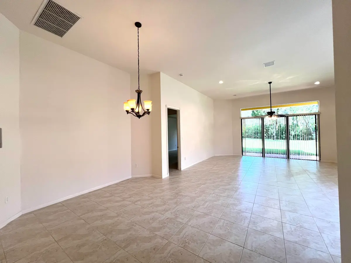 Dinning at 9774 Isles Cay Drive, Delray Beach