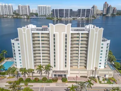 18100 N Bay Road 707, Sunny Isles Beach – Condominium for sale