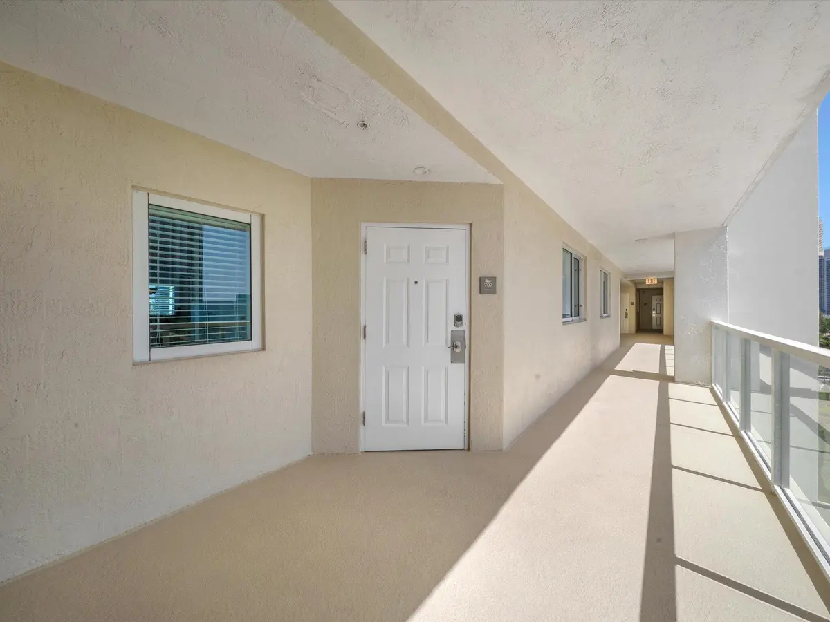 06-DSC5187 at 18100 N Bay Road 707, Sunny Isles Beach