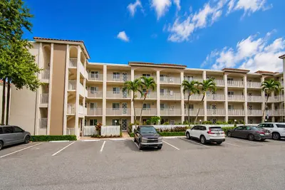 14112 Huntington Pointe Drive 401, Delray Beach – Condominium for sale