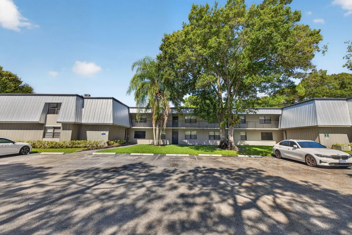 1-web-or-mls-3A5A0335 at 2517 S 17TH Street 103, Fort Pierce
