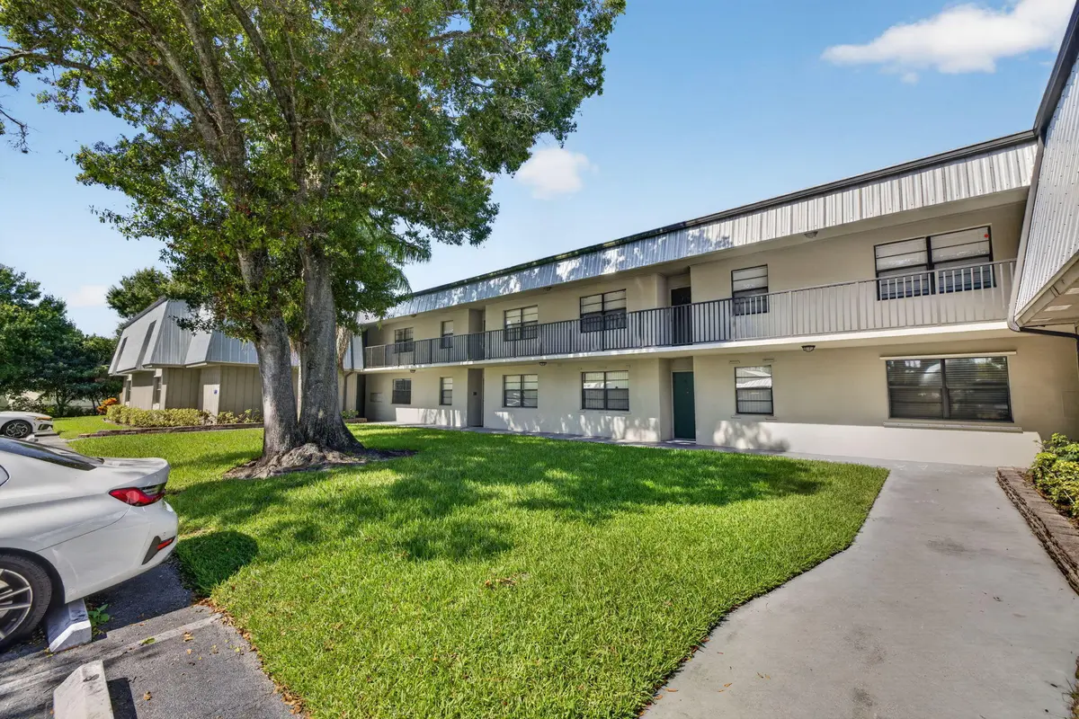 2-web-or-mls-3A5A0340 at 2517 S 17TH Street 103, Fort Pierce