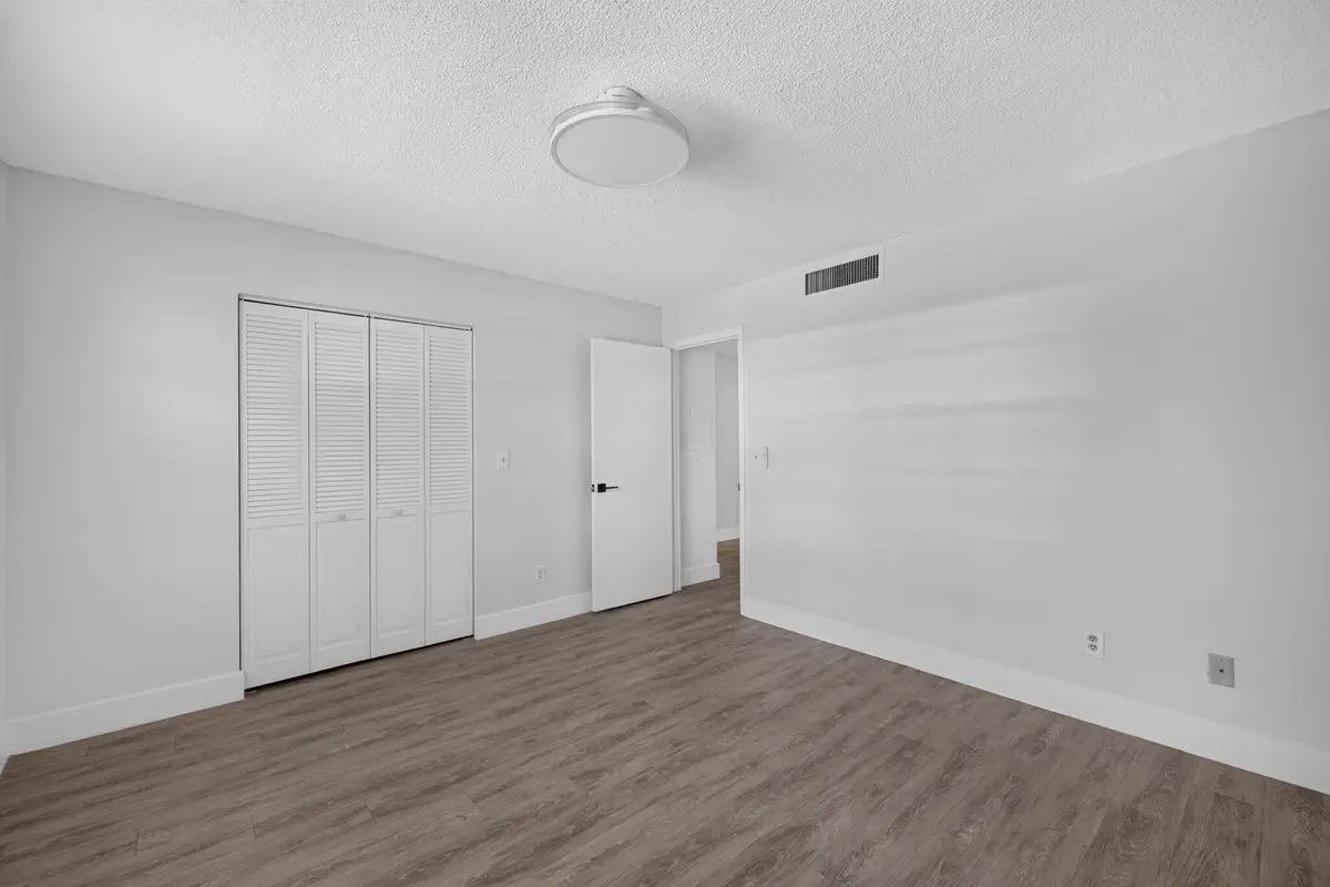 5-web-or-mls-3A5A0240 at 2517 S 17TH Street 103, Fort Pierce