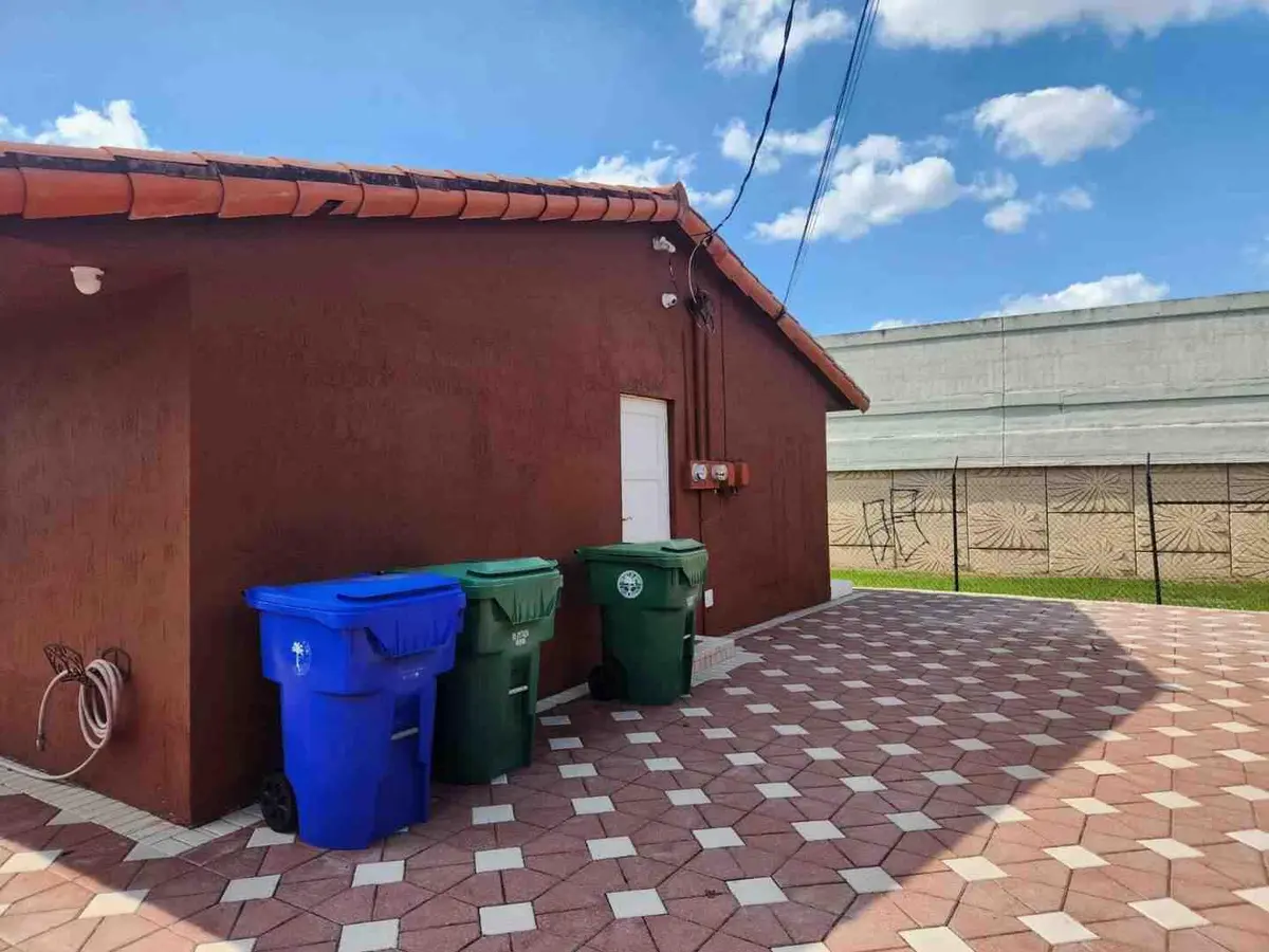 1195 NW 30TH Place, Miami, FL – photo 3