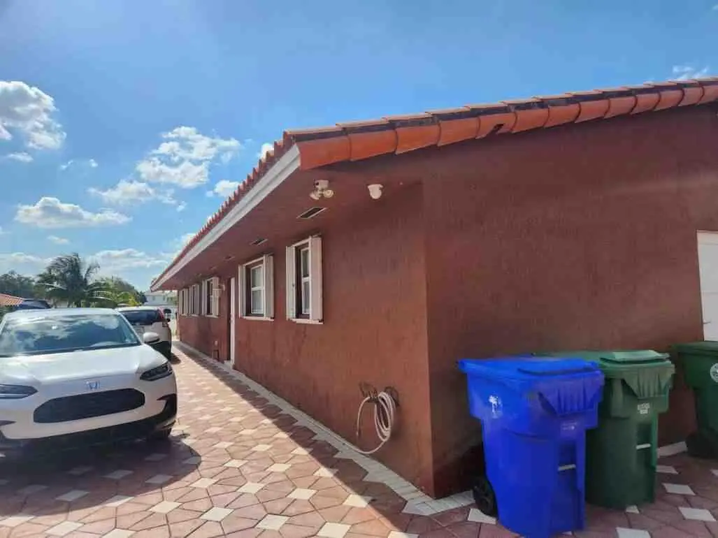 1195 NW 30TH Place, Miami, FL – photo 2