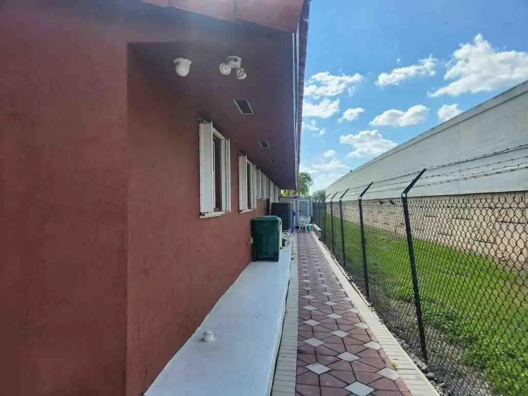 1195 NW 30TH Place, Miami, FL – photo 5