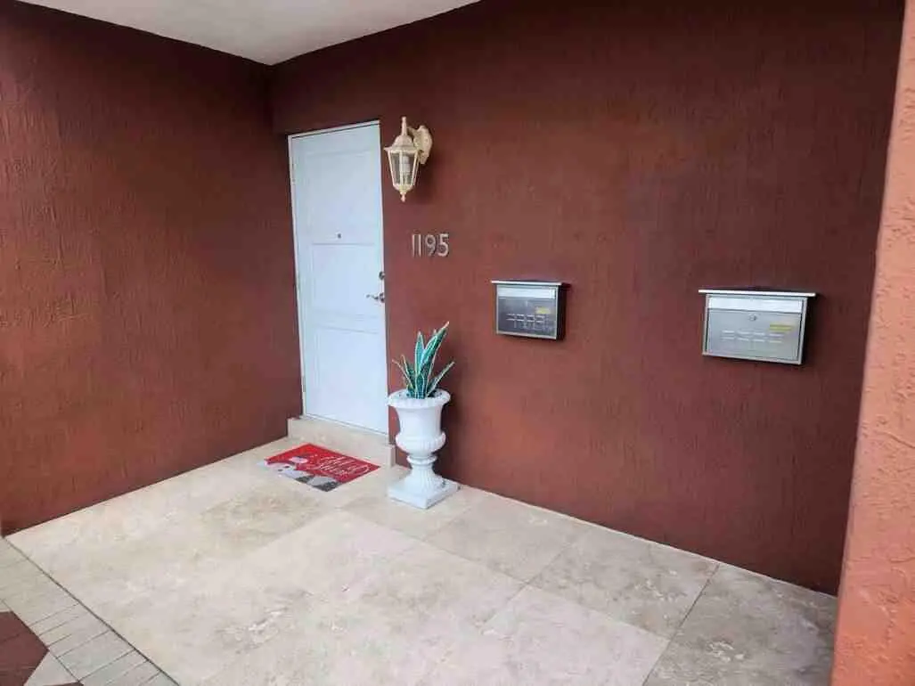1195 NW 30TH Place, Miami, FL – photo 6