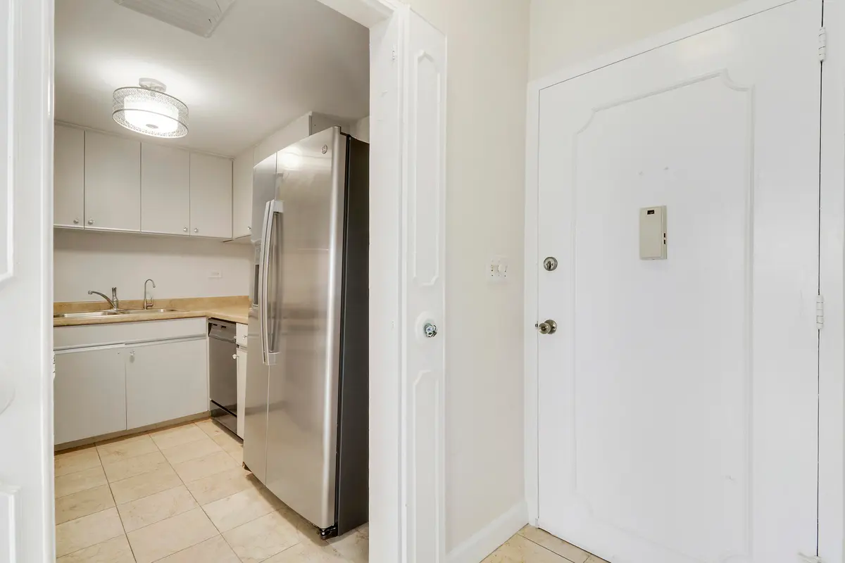 Kitchen ALT View at 2800 N FLAGLER Drive 815, West Palm Beach