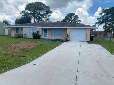 2222 SE Holland Street, Port St. Lucie – Single Family Residence for rent