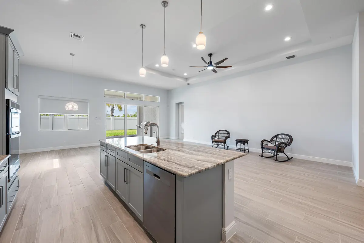 Kitchen at 9901 Regency Way, Palm Beach Gardens