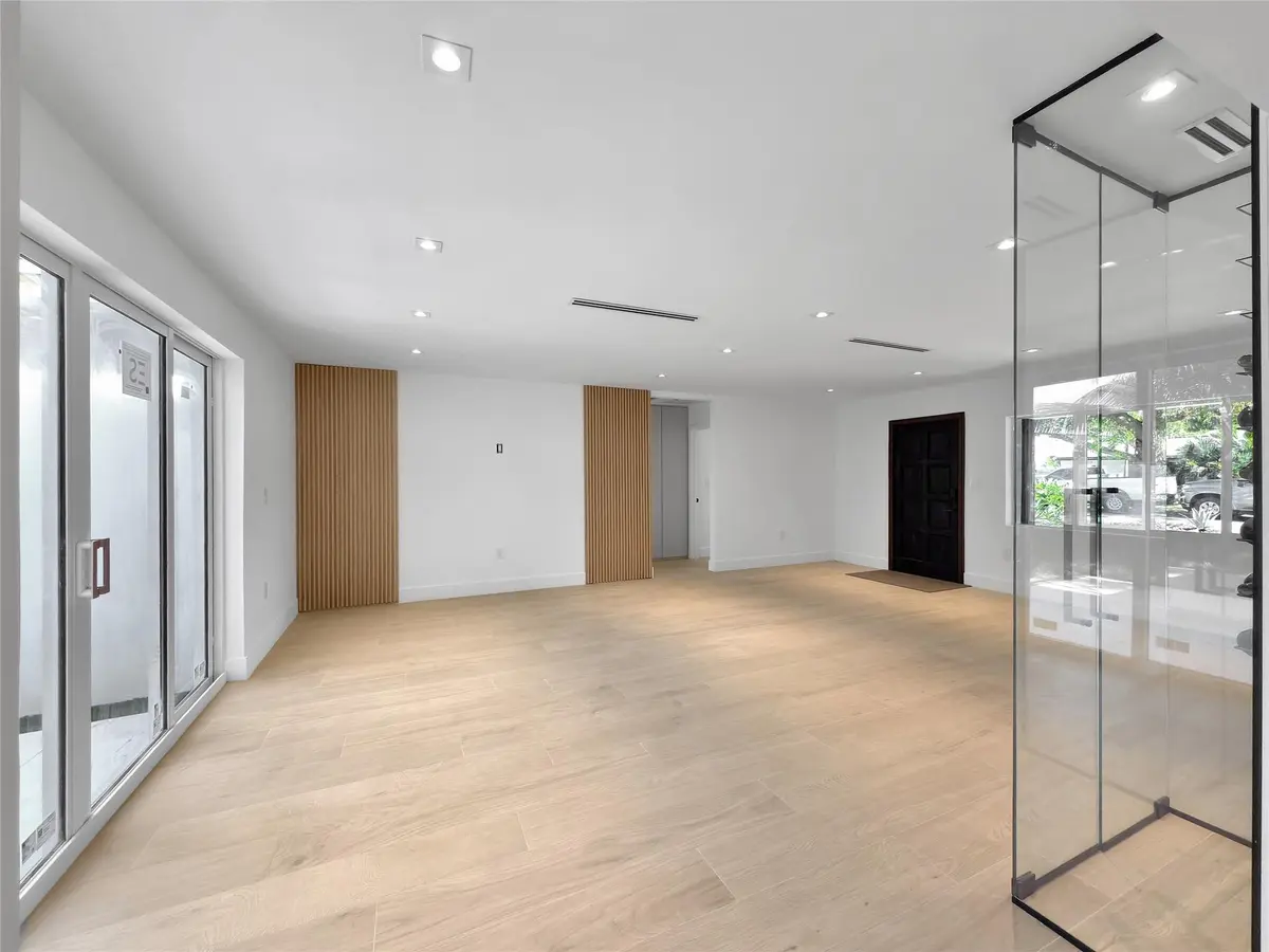 Photo 8 at 729 NE 17th Terrace, Fort Lauderdale