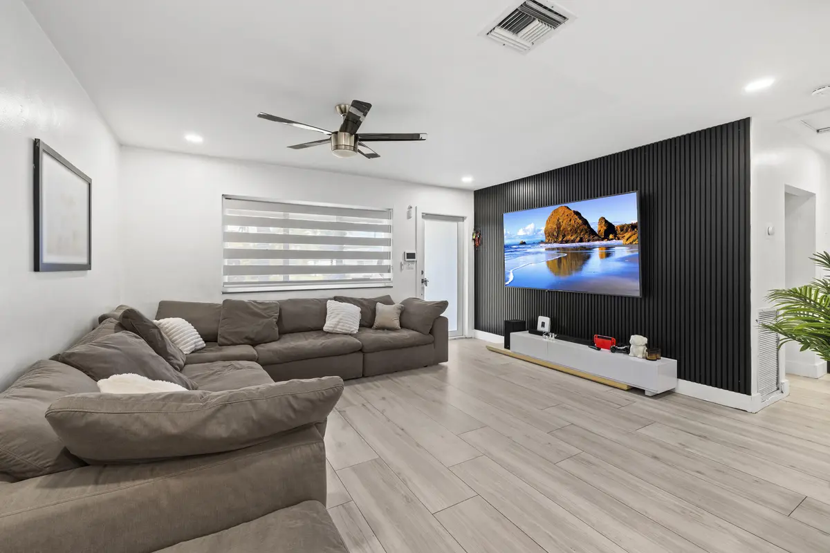 Living room at 3230 ROOSEVELT Street, Hollywood